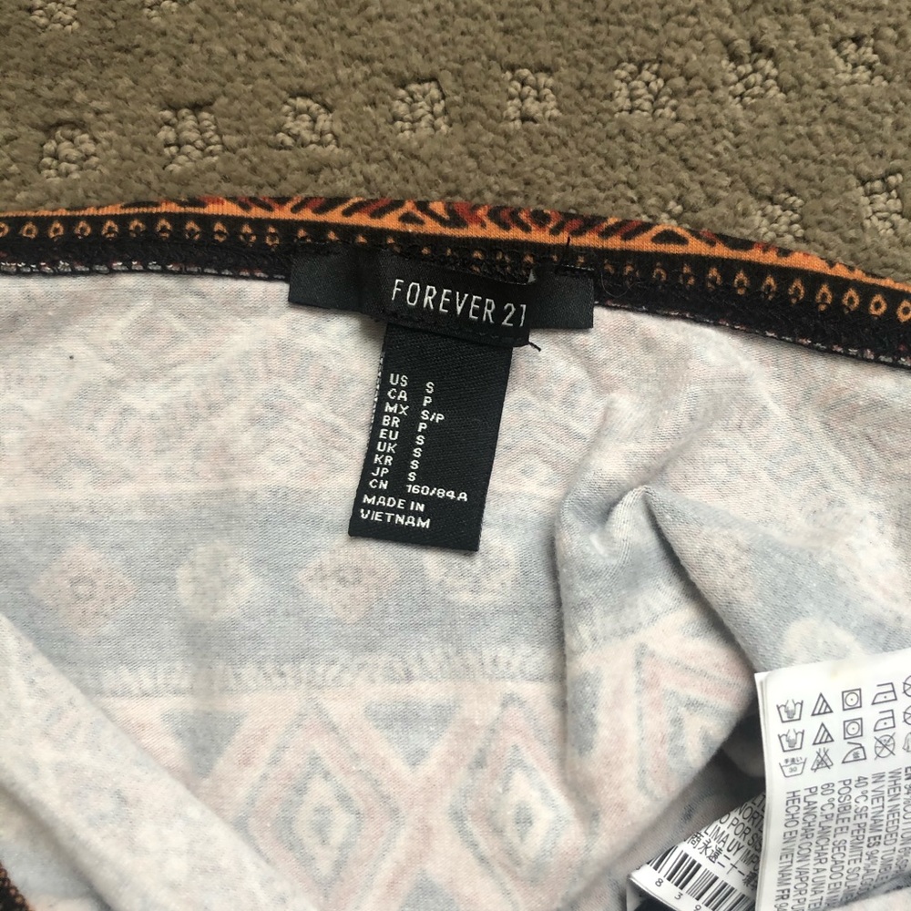 SET OF 2 Forever 21 halter crop tops - Picture 7 of 7